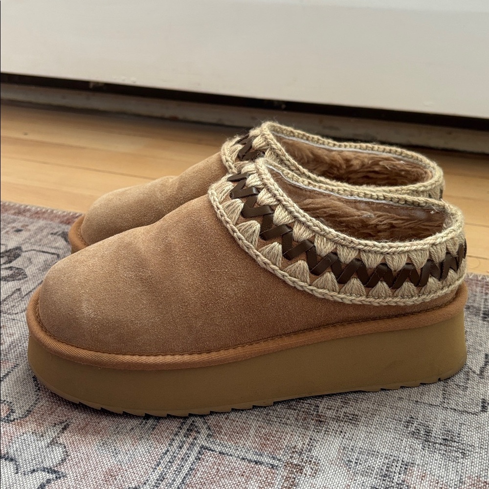 Mou Women's Tan Suede Platform Clog